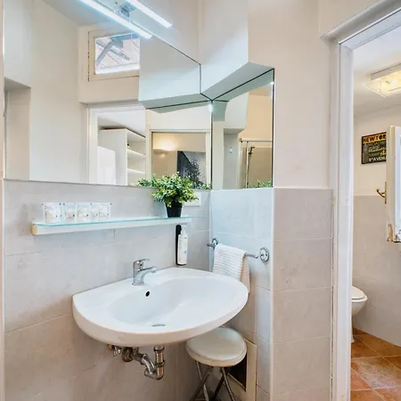 2 Bdr Balestrari Palace close to Campo dei Fiori Piazza Navona Piazza Venezia-2